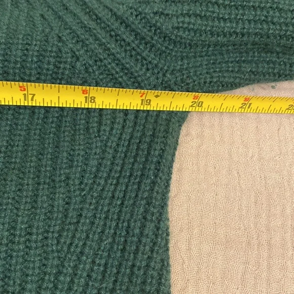 J. McLaughlin Cashmere & Wool Deep Green V-Neck Ribbed Sweater. Size S - Picture 6 of 7